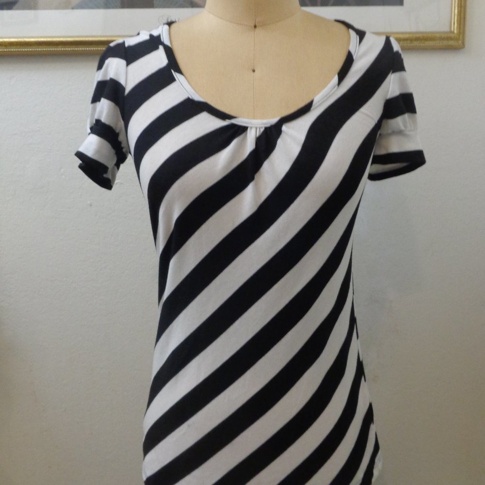 Black & White Striped Short Sleeve Top